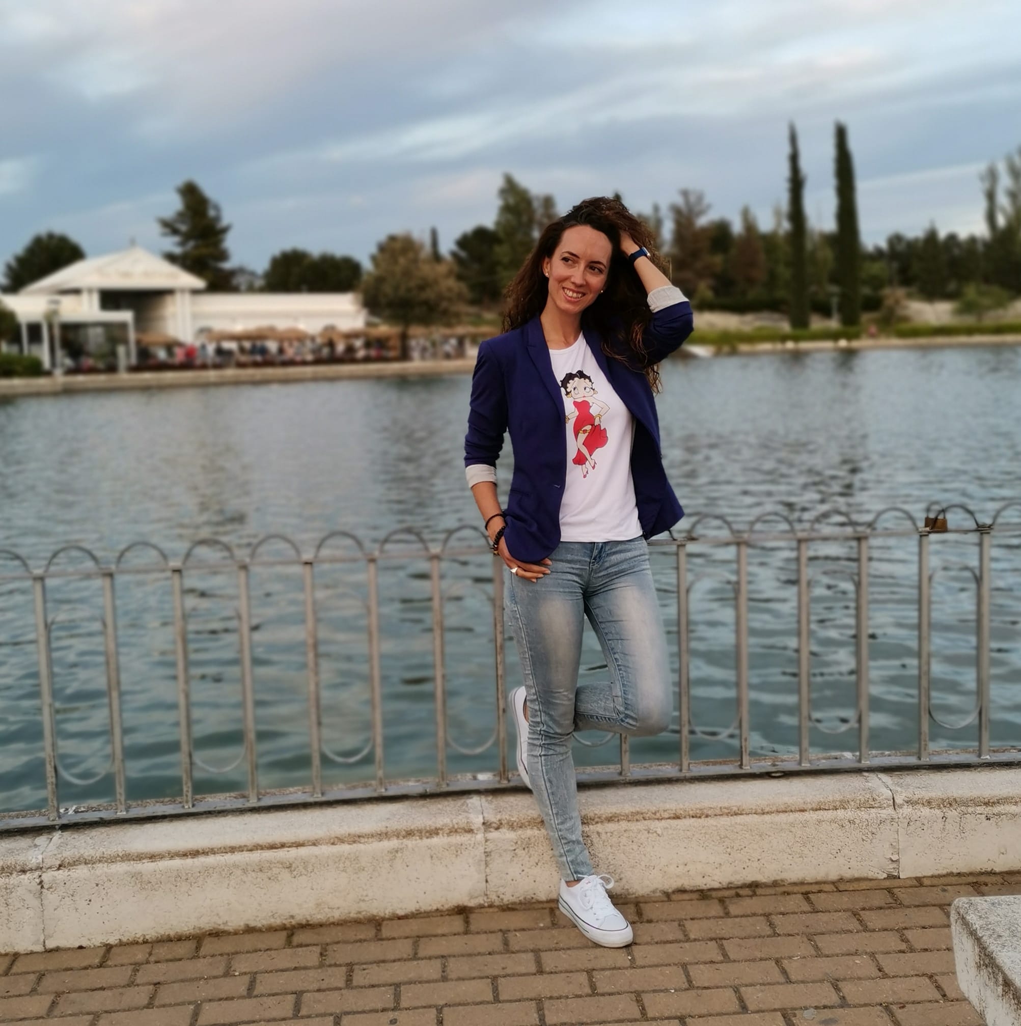 Me encuentro mojadita y con ganas de un buen polvo, llámame y juntos experimentaremos un mundo de sensaciones placenteras y excitantes