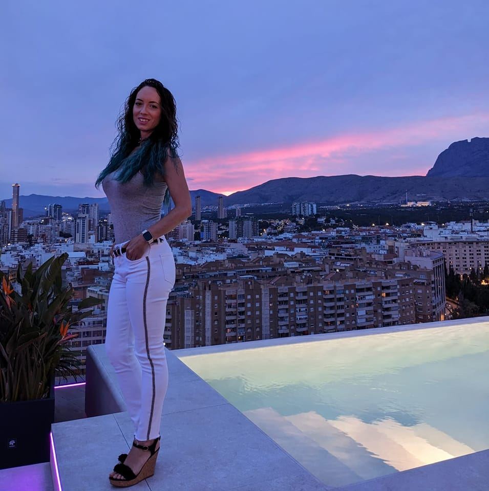 Me encuentro mojadita y con ganas de un buen polvo, llámame y juntos experimentaremos un mundo de sensaciones placenteras y excitantes