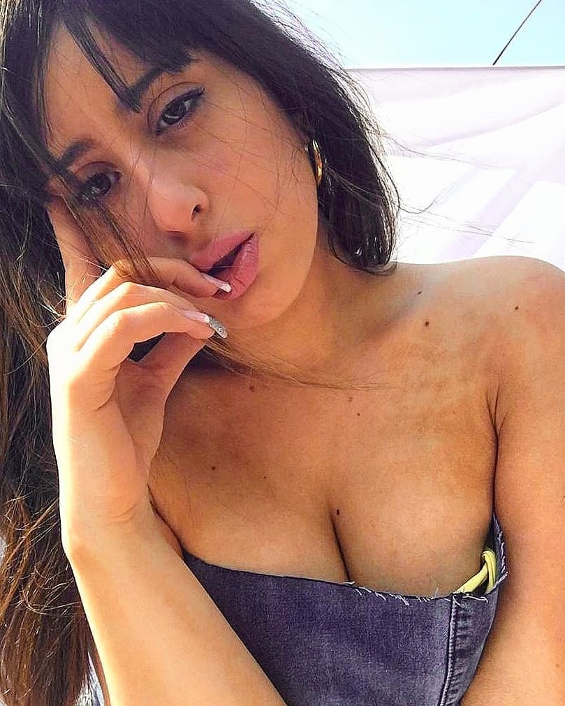 Soy una chica jovencita con ganas de conocer gente, preferiblemente si son chicos mejor.