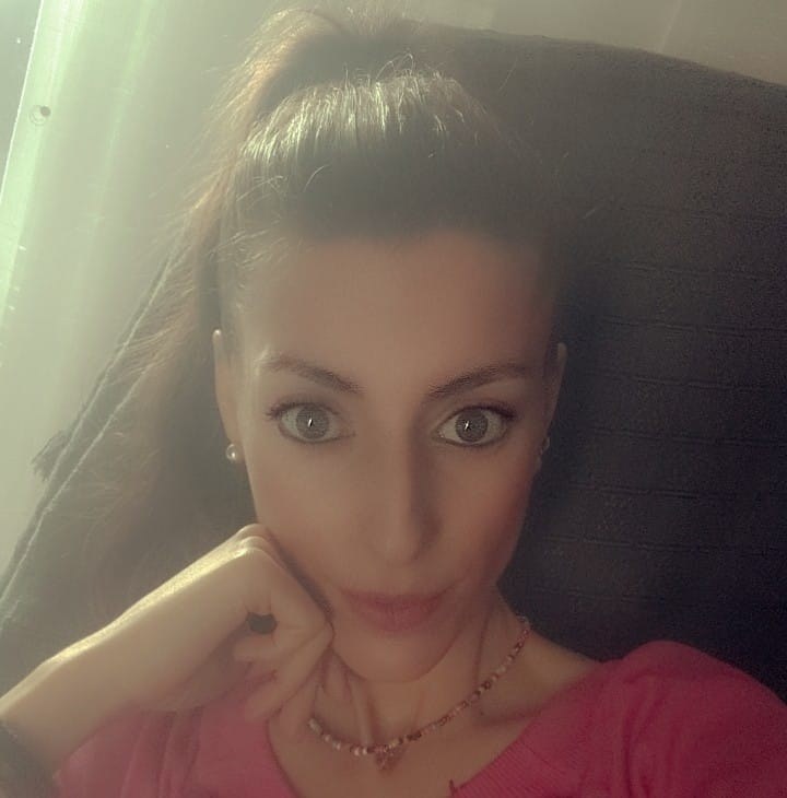 Cansada de mi novio, siempre esta fuera y me siento insatisfecha, necesito masturbarme escuchando la voz de un hombre que vuelva a hacerme sentir una perra. Busco chicos de cualquier edad para satisfacernos juntos. Hola soy nueva en esta página y quiero correrme contigo, te animas?