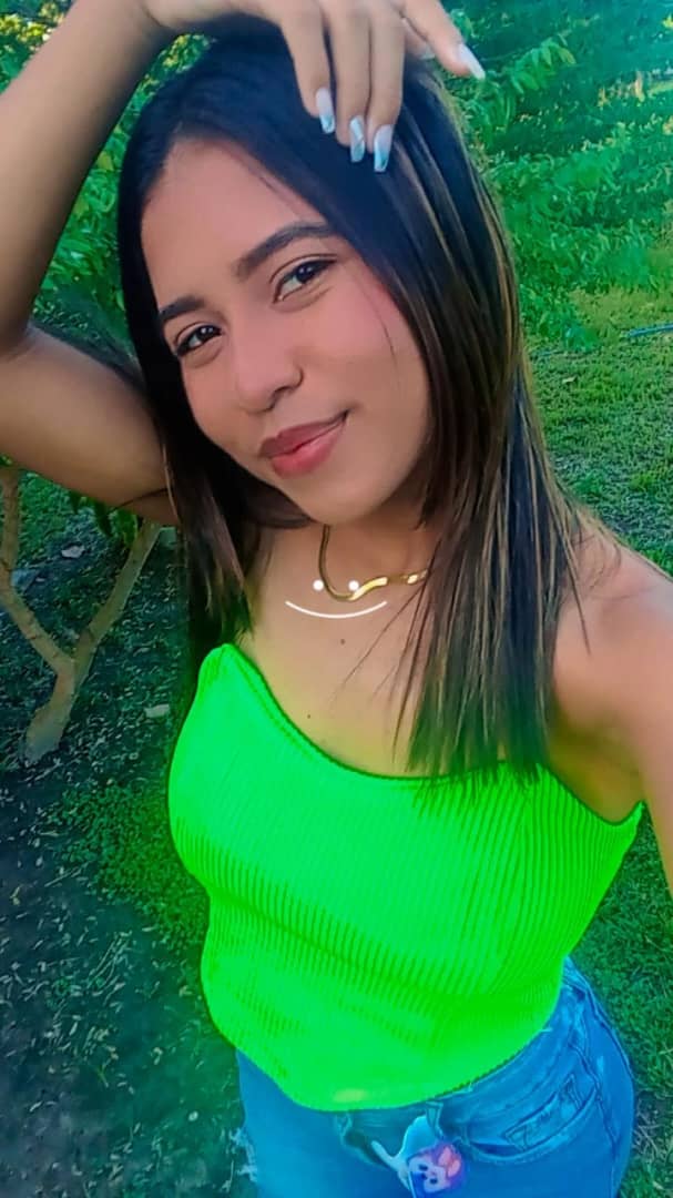 Sexo mientras hablamos por teléfono. Busco un hombre que me haga disfrutar. Masturbarnos juntos.