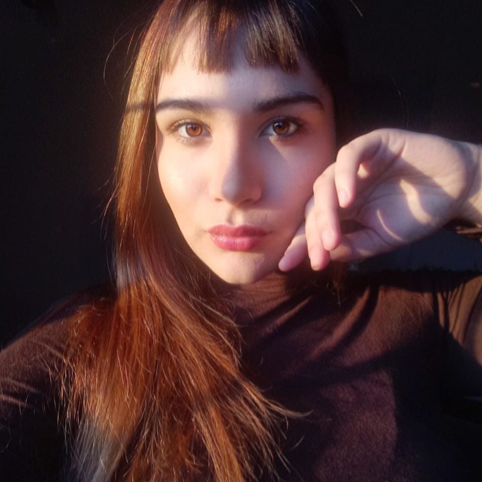 Con pelo castaño y ojos de lince. Busco ante todo diversión. PASIÓN, AMOR, SENSUALIDAD