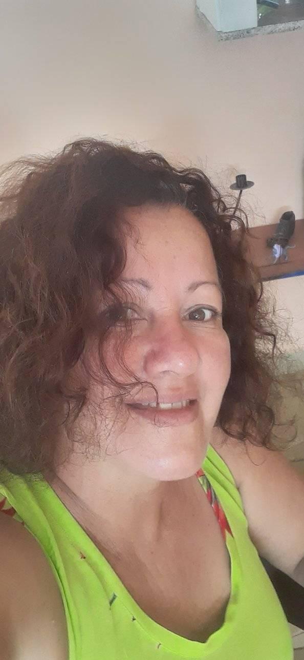 Tengo unos buenos pechos y me gusta que hagan de todo con ellos... morder... jugar... pueden ser todo tuyos.