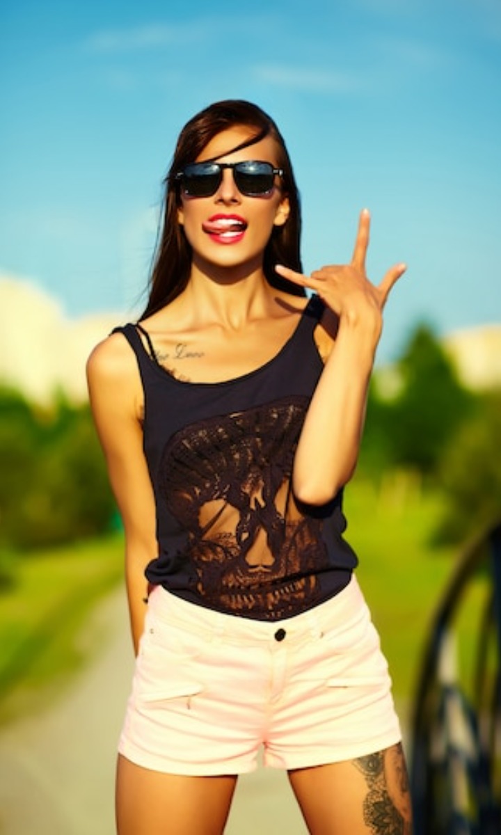 Tengo un lado atrevido que se activa cuando la conexión es real. Chica busca chicos para una videollamada con coqueteo suave y conversación que engancha. Si te apetece, haz una videollamada y vemos si hay química 😉