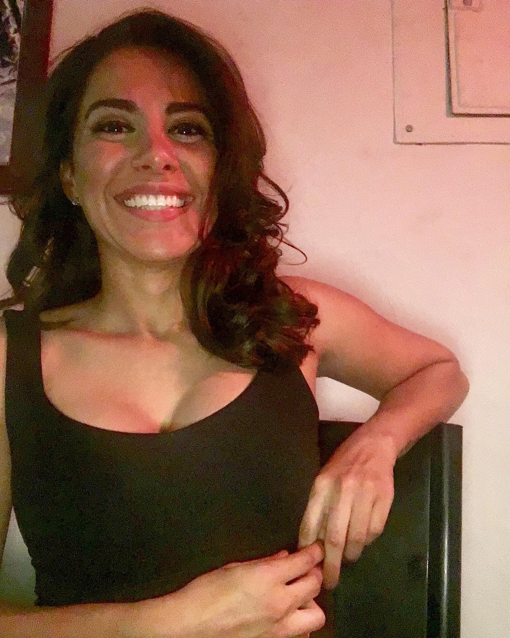 Soy ninfómana exhibicionista, me gusta que me miren y follar en cualquier lado, buenas curvas y un coñito bien gordo solo para ti.