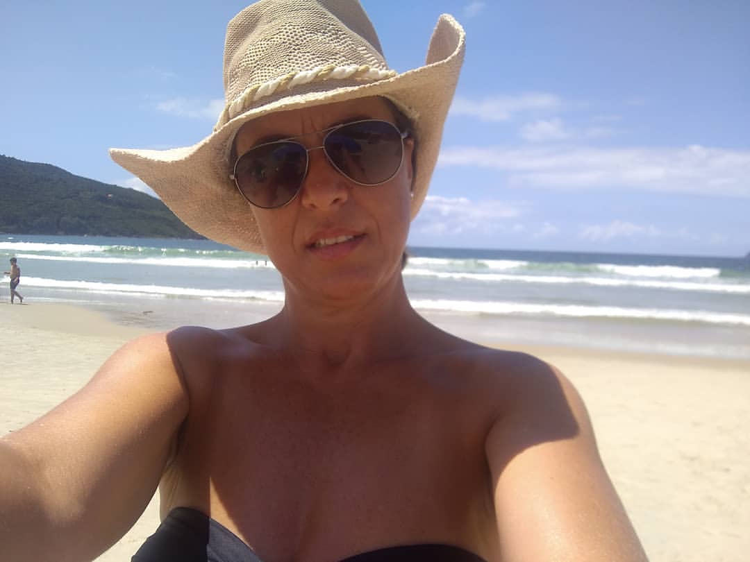 Disfrutar de las fantasías más ardientes y sucias. No conoces el vicio hasta que me pruebas a mí.