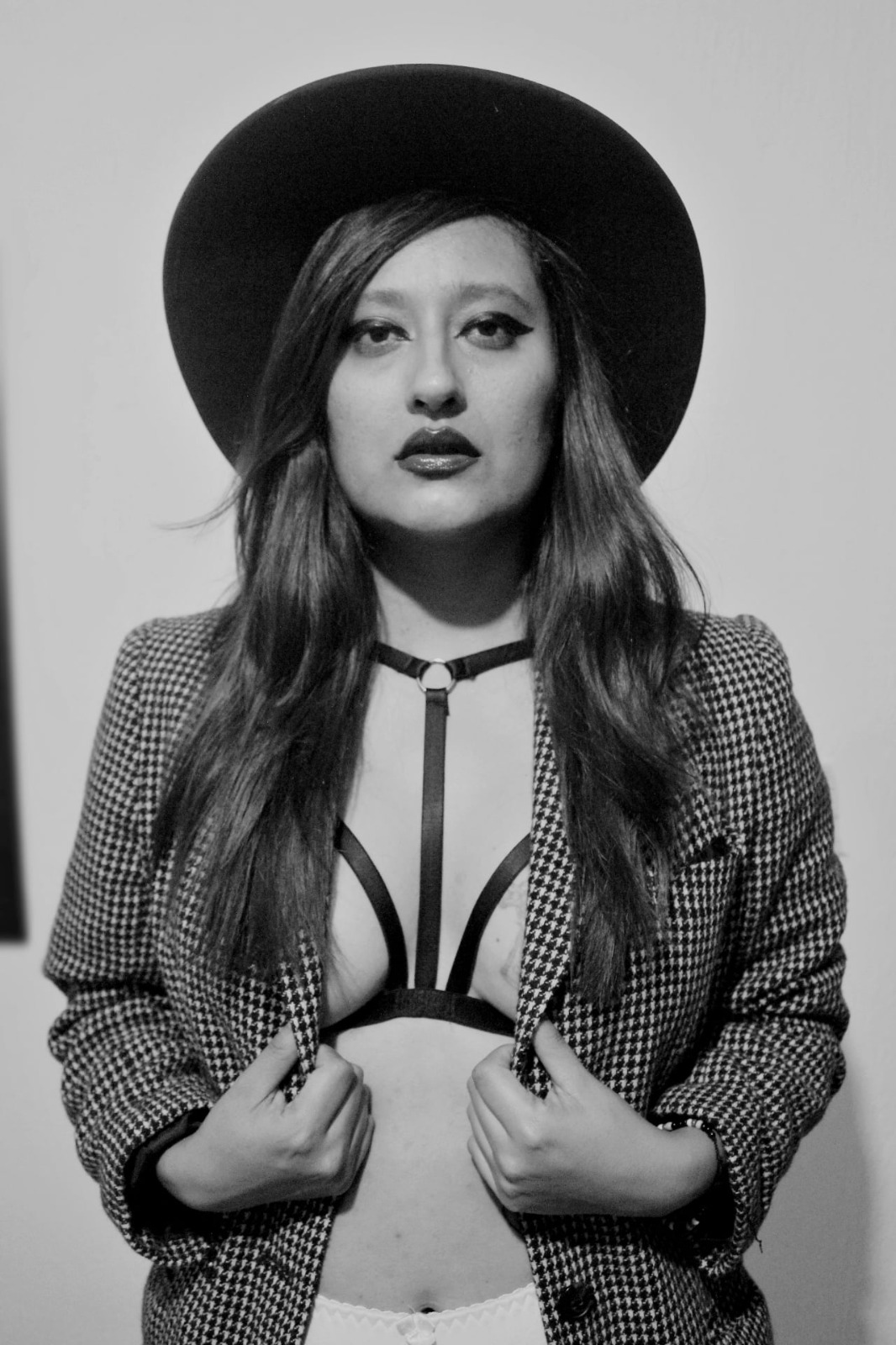 LA SESIÓN DE FOTOS QUE VES, HA TERMINADO CON UN FINAL FELIZ, ME PONE LO NUEVO. BUSCO UN HOMBRE ATREVIDO QUE LE GUSTE EL MORBO Y HACERLO EN LUGARES UNICOS. Sexo morboso