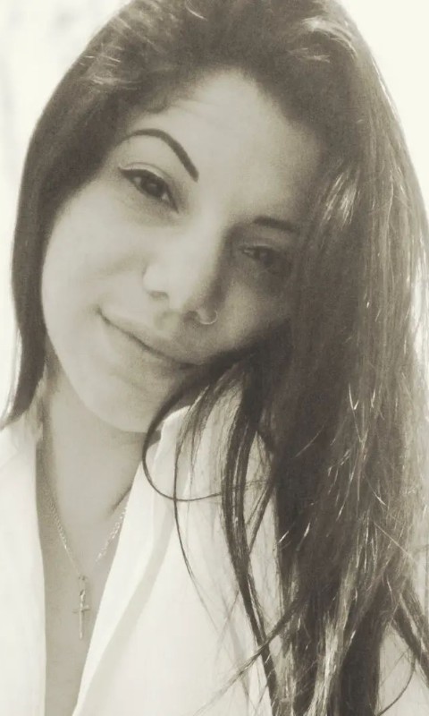 Busco alguien con quien la conversación fluya y la mirada diga más que mil mensajes. Chica busca chicos para una video con picardía suave y conversación que sube la temperatura. Haz una video y descubramos si hay algo más.