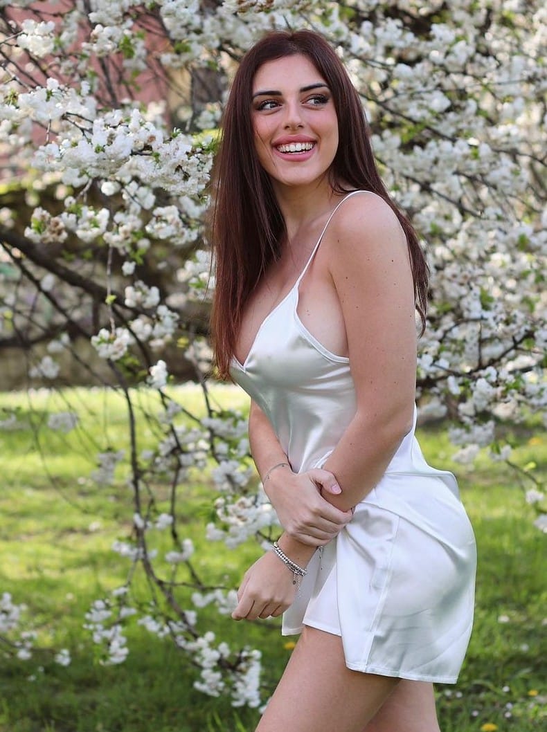 Me llaman la pelirroja intensa.