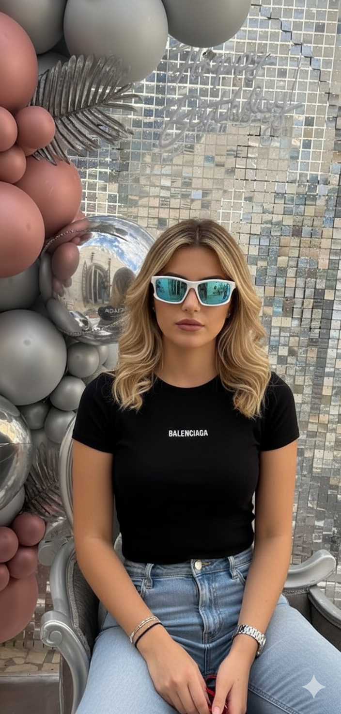 Cercana, divertida y con un puntito travieso. Si sabes conversar, por telefono se nota todo. Chica busca chicos para conocernos por telefono y si hay quimica, quedar. Si quieres una conversacion que enganche, mejor por telefono. Me encanta la voz.