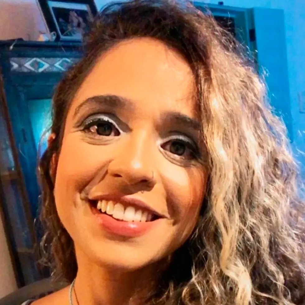 Soy una chica recién separada, no busco volver atarme a nadie solo me apetece disfrutar y pasar el rato.