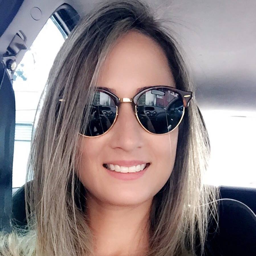 Soy una chica soltera no busco nada mas que pasarlo bien y si llega a surgir algo mas no importaría tampoco.