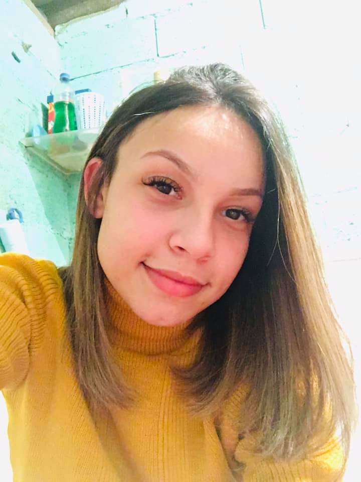 Soy una chica caliente que desea satisfacer todos sus deseos y fantasías