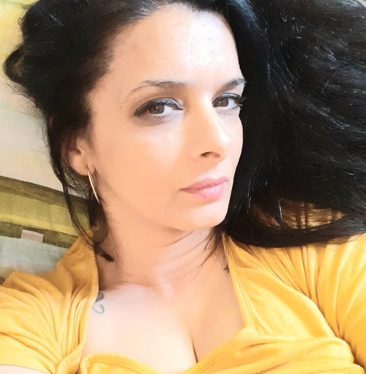 SOY UNA MUJER QUE SOLO QUIERE GOZAR DE LA VIDA