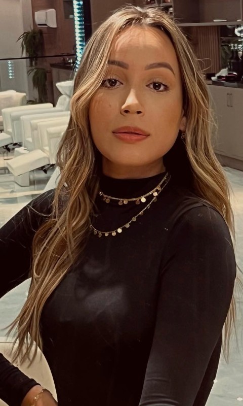 Me dejo llevar cuando la videollamada tiene intención y buena energía. Chica busca chicos para una videollamada intensa, con química real y miradas que provocan. Una videollamada, buena vibra y a ver qué surge.