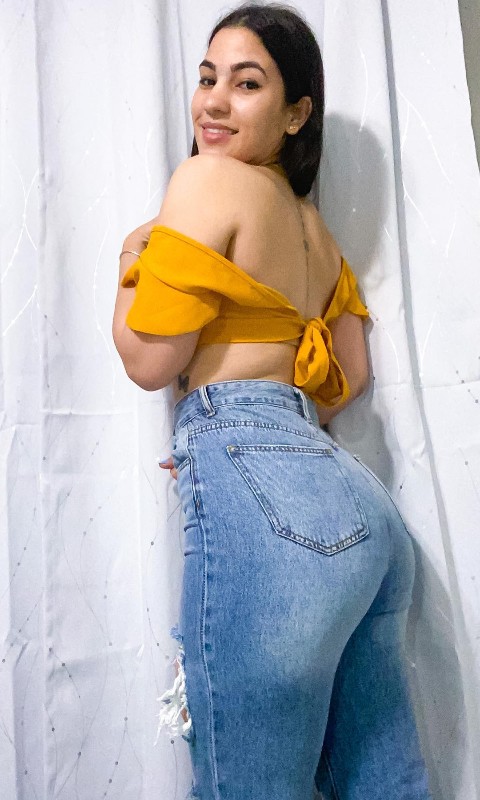 Busco alguien con quien sentirme cómoda y dejar que todo fluya. Chica busca chicos para una videollamada con juego, miradas atrevidas y mucha intención. ¿Probamos una videollamada y vemos si hay ganas de repetir?