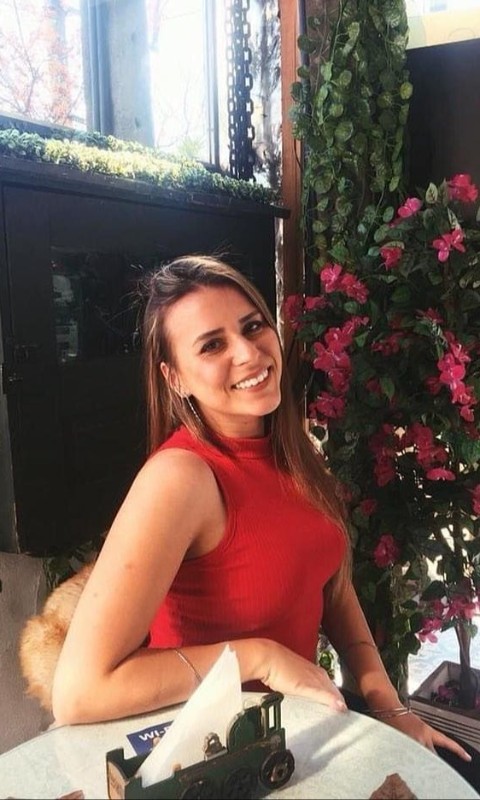 Soy de las que se ríe fácil y conecta rápido si hay buen rollo. Si te atreves, llámame. Chica busca chicos para una llamada que deje con ganas de repetir. ¿Te animas a una llamada con un toque de picardía?