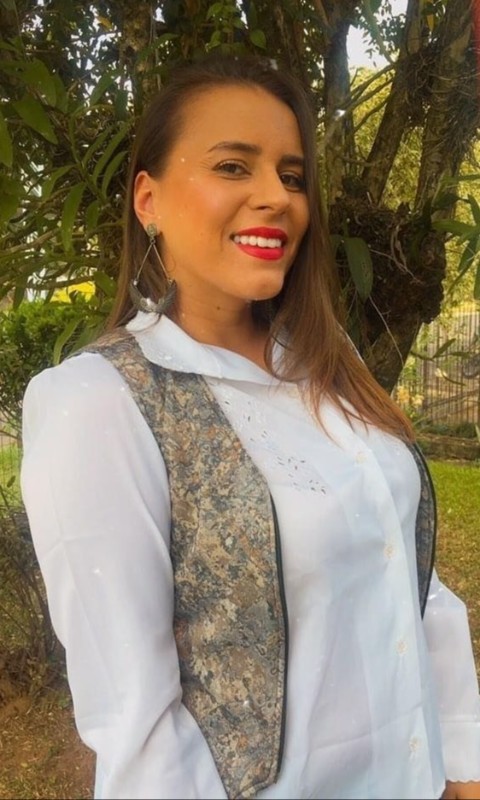 Soy de las que se ríe fácil y conecta rápido si hay buen rollo. Si te atreves, llámame.