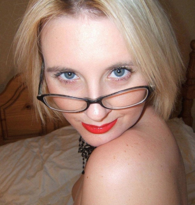 ¿Tienes alguna fantasia sexual por cumplir? ¿Follarte a la enfermera? ¿Comerle el coño a la camarera en el baño? Cuentame tus fantasias mas ocultas y hazlas realidad conmigo